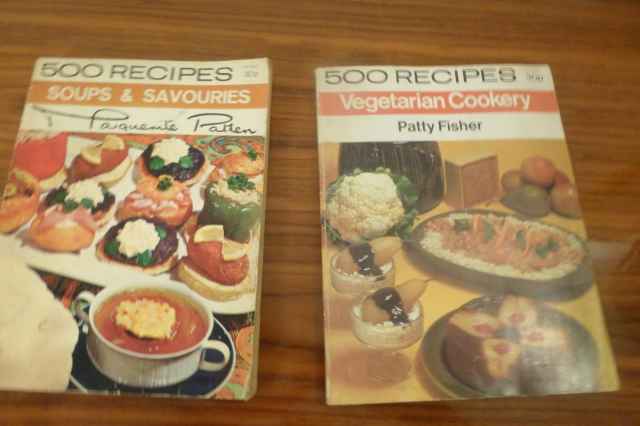 جفت كتاب  food recipes چاپ 1973 انگليس