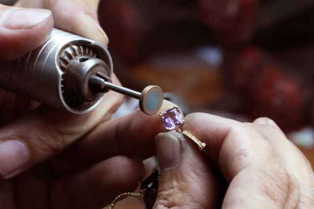 گروه هنر طلايي ارائه خدمات طراحي طلا و جواهرات