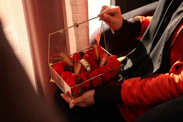 جعبه باكس گل شيشه اي چوبي كادو جواهرات ساعت طلا شكلات